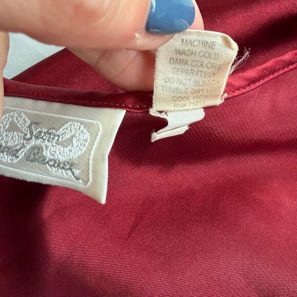 Satin and Beaux Red Satin Embroidered Nightgown Sleep Dress Medium Floral Y2K - Picture 5 of 8